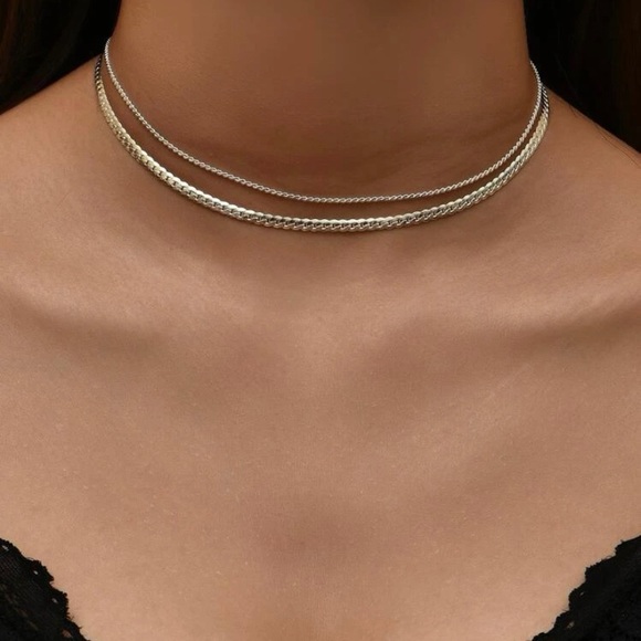 Jewelry - Silver tone layered chain rhinestone necklace